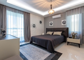 Spacious penthouse on the Mediterranean coast