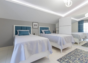 Spacious penthouse on the Mediterranean coast