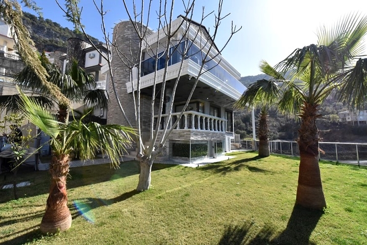 3+1 villa in the center of Alanya