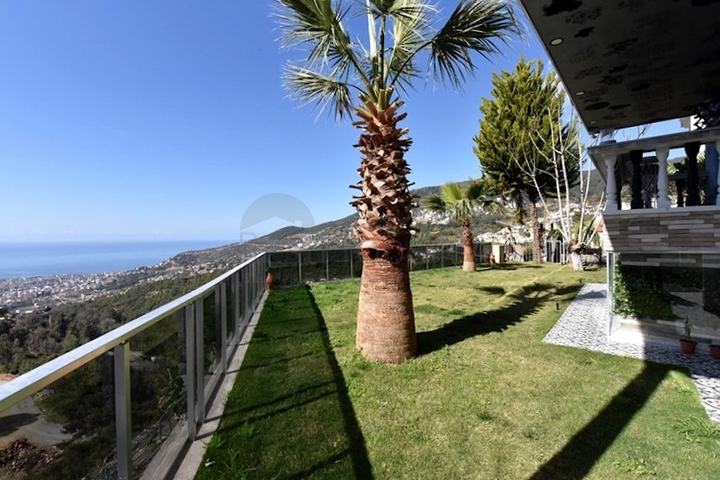 3+1 villa in the center of Alanya