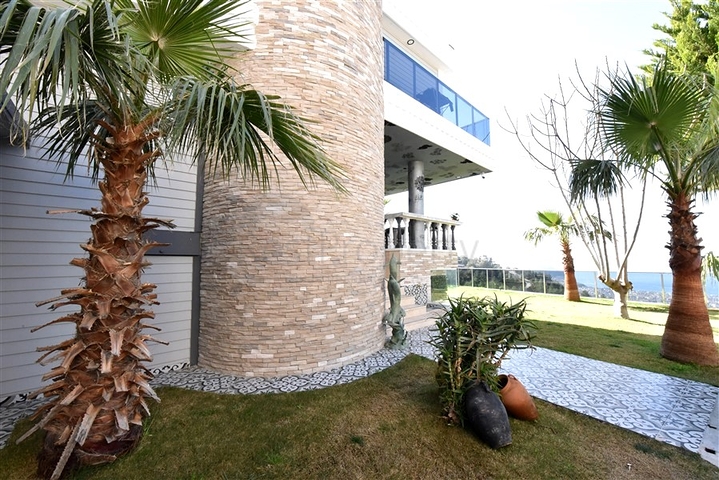 3+1 villa in the center of Alanya