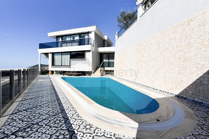 3+1 villa in the center of Alanya