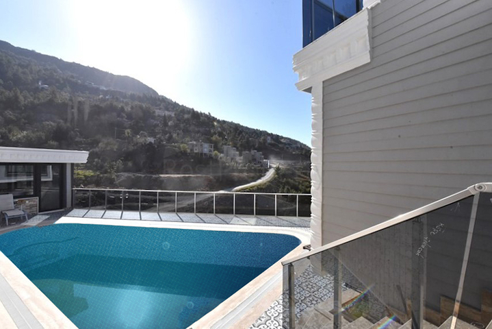 3+1 villa in the center of Alanya
