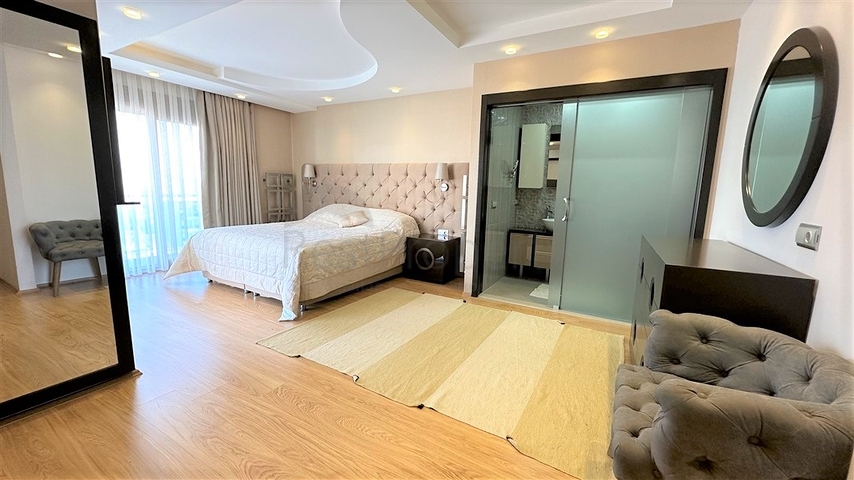 Spacious apartment with designer renovation