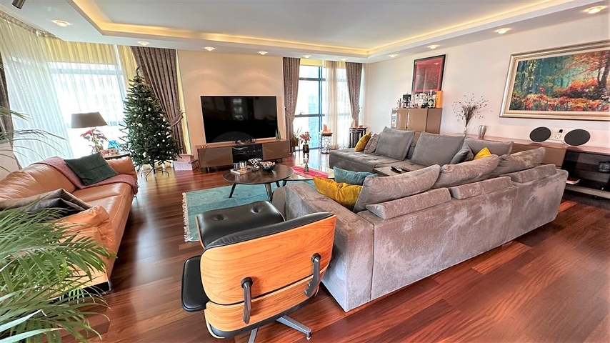 Spacious apartment with designer renovation