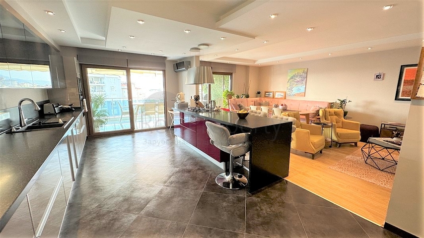 Spacious apartment with designer renovation