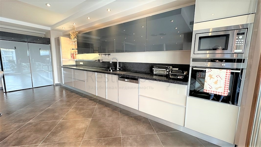 Spacious apartment with designer renovation