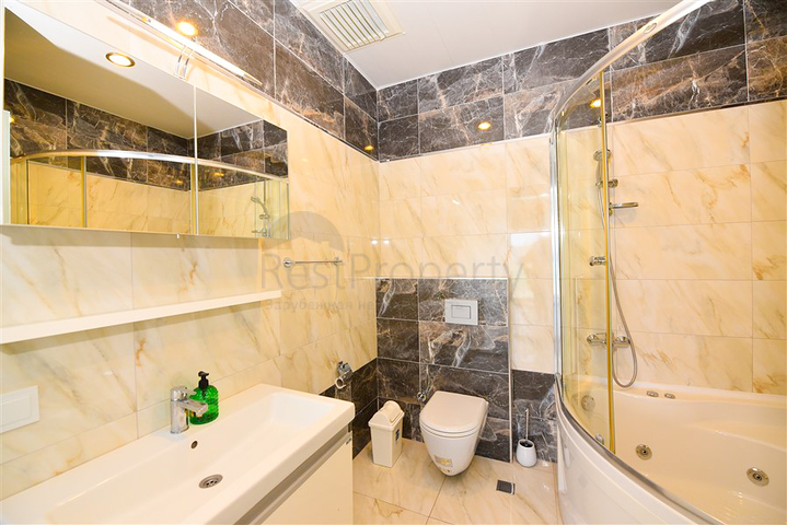 Spacious 4+1 apartment in Avsallar district