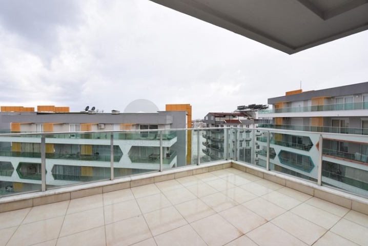 Spacious 4+1 apartment in Avsallar district