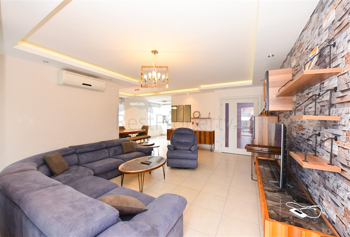 Spacious 4+1 apartment in Avsallar district