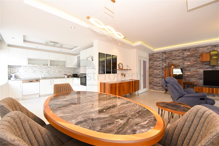 Spacious 4+1 apartment in Avsallar district