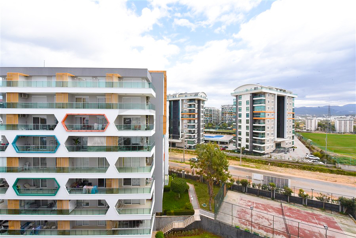 Spacious 4+1 apartment in Avsallar district