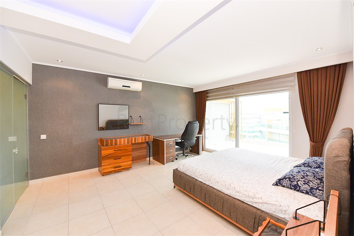 Spacious 4+1 apartment in Avsallar district