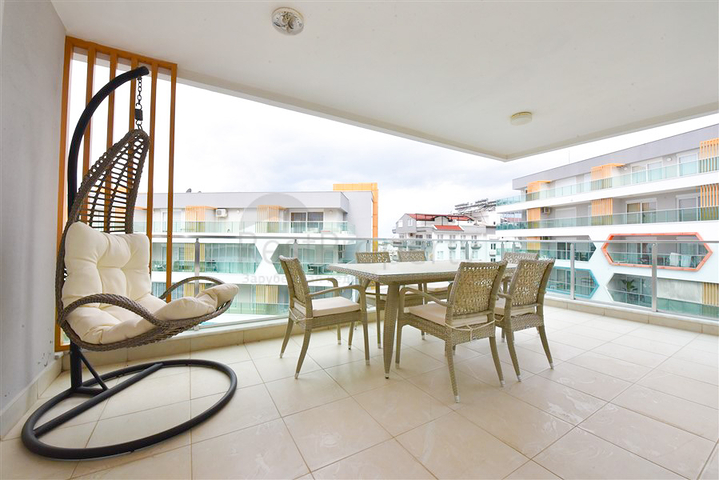 Spacious 4+1 apartment in Avsallar district