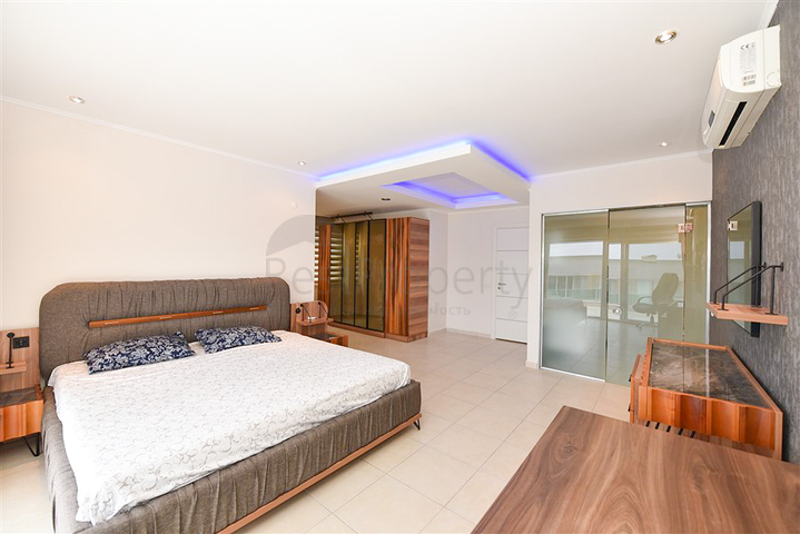 Spacious 4+1 apartment in Avsallar district