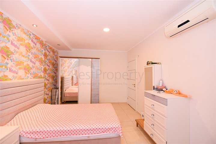 Spacious 4+1 apartment in Avsallar district