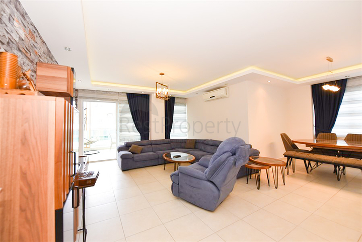 Spacious 4+1 apartment in Avsallar district