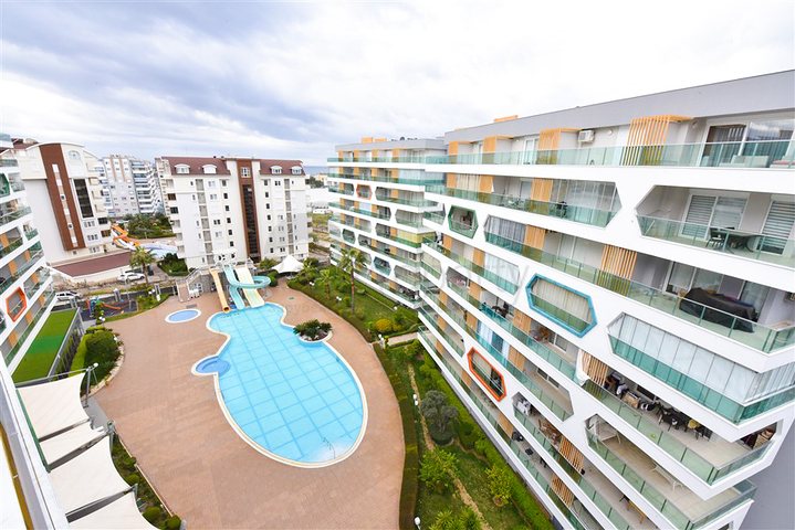 Spacious 4+1 apartment in Avsallar district