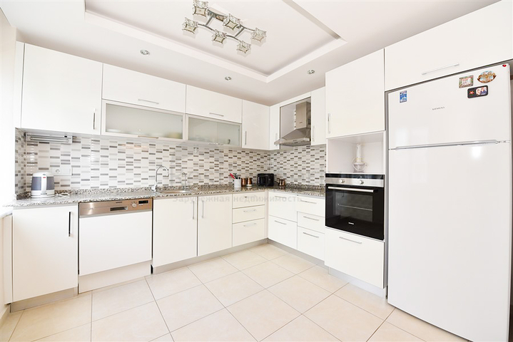 Spacious 4+1 apartment in Avsallar district