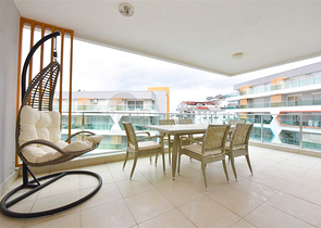 Spacious 4+1 apartment in Avsallar district