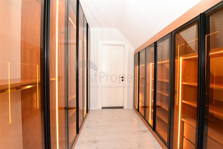 Spacious 4+1 penthouse in Cikcilli