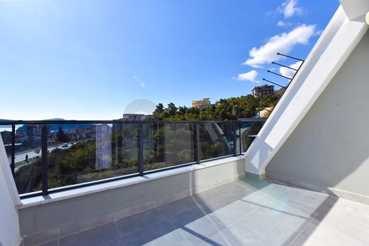 Spacious 4+1 penthouse in Cikcilli