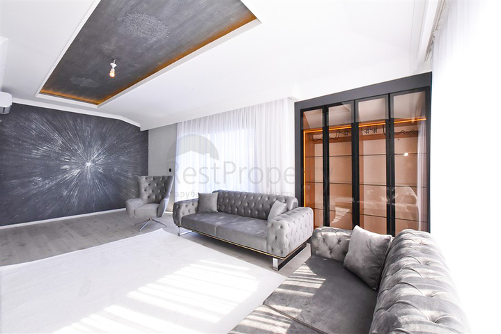 Spacious 4+1 penthouse in Cikcilli