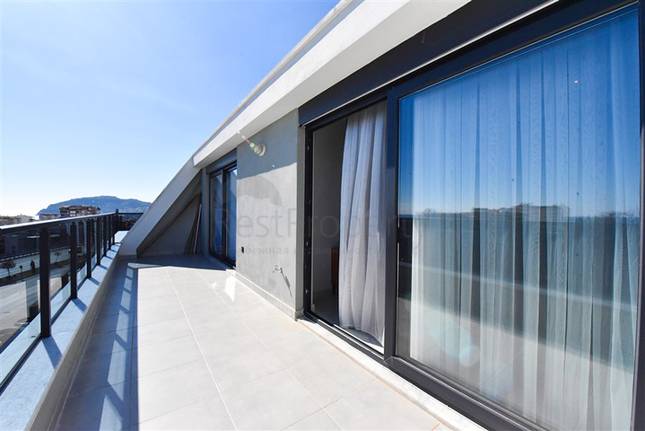 Spacious 4+1 penthouse in Cikcilli