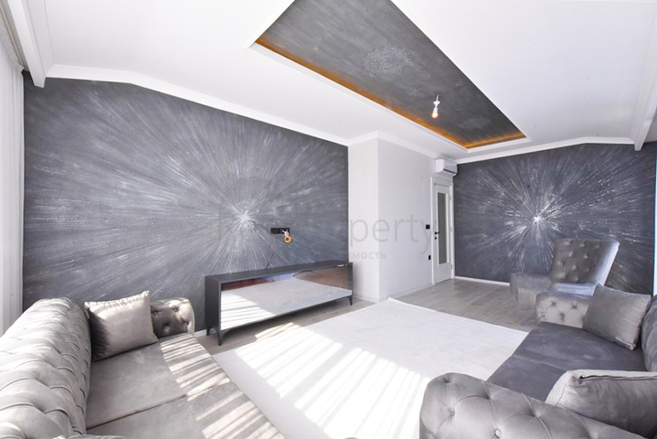 Spacious 4+1 penthouse in Cikcilli