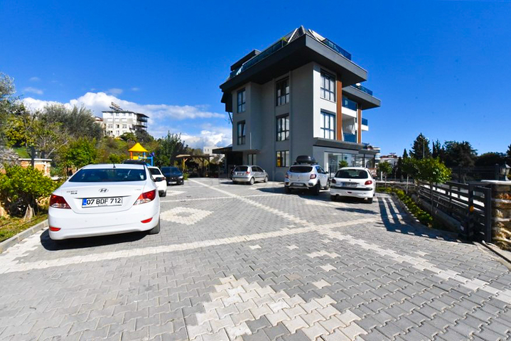 Spacious 4+1 penthouse in Cikcilli