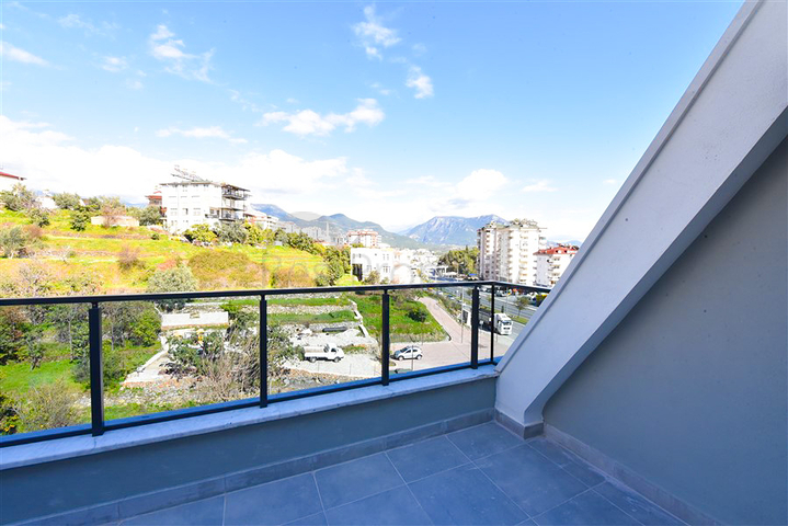 Spacious 4+1 penthouse in Cikcilli