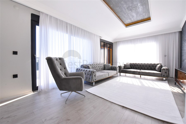 Spacious 4+1 penthouse in Cikcilli
