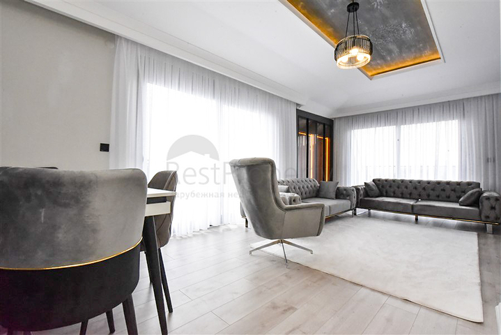 Spacious 4+1 penthouse in Cikcilli