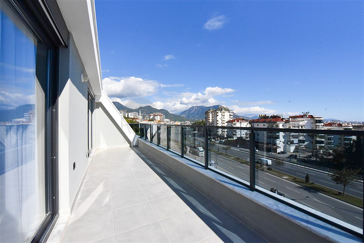 Spacious 4+1 penthouse in Cikcilli