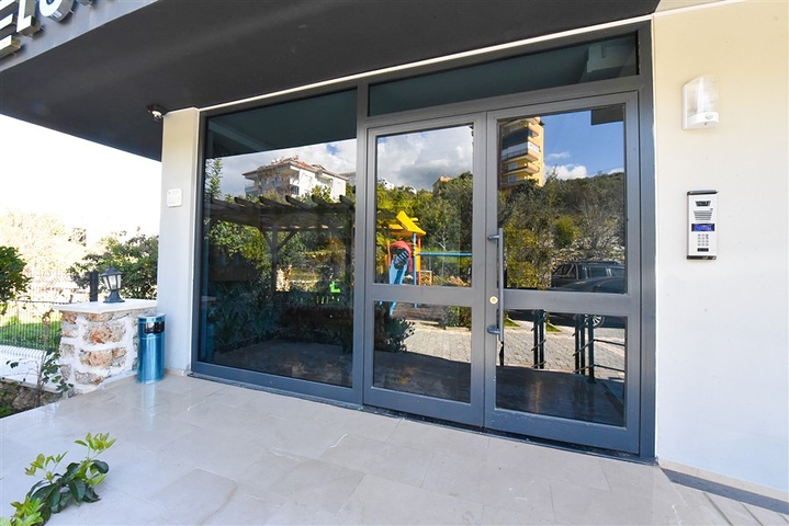 Spacious 4+1 penthouse in Cikcilli