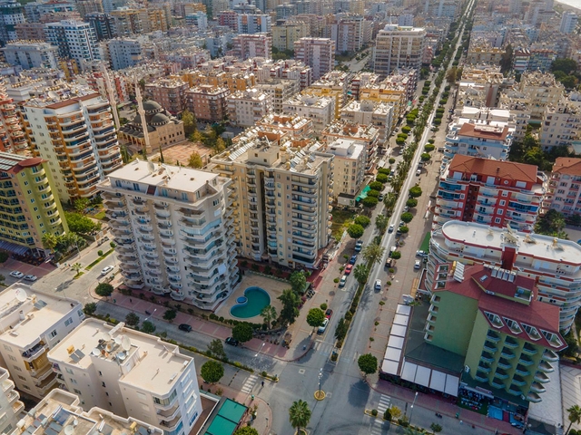 Spacious 2+1 apartment in Mahmutlar district