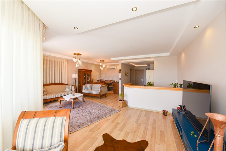 3+1 apartment for sale in the center of Alanya