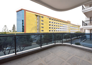 Two-bedroom apartment by the sea