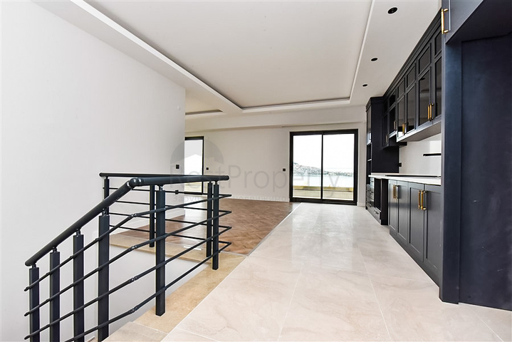 Luxury penthouse with panoramic sea views in the very center of Alanya