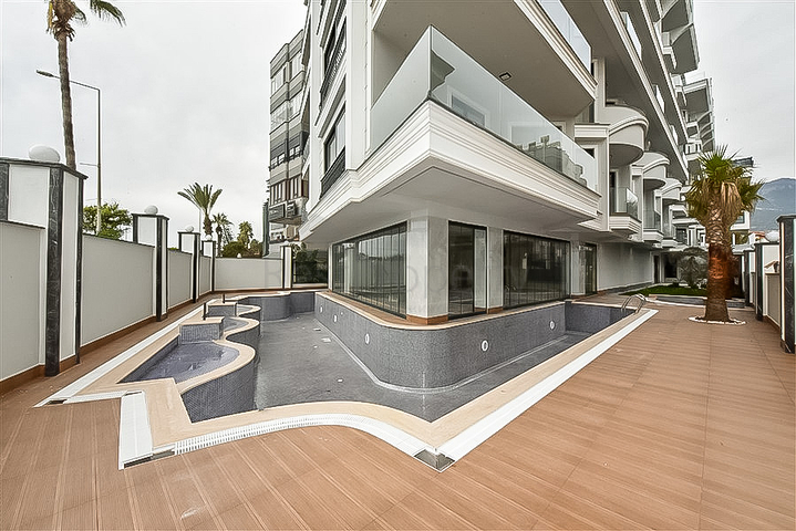 Luxury penthouse with panoramic sea views in the very center of Alanya