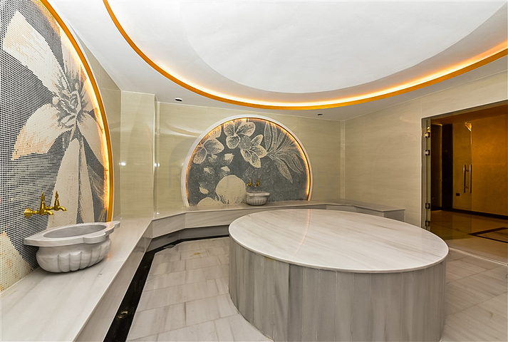 Luxury penthouse with panoramic sea views in the very center of Alanya