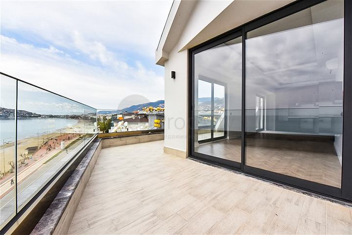 Luxury penthouse with panoramic sea views in the very center of Alanya