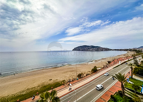 Luxury penthouse with panoramic sea views in the very center of Alanya