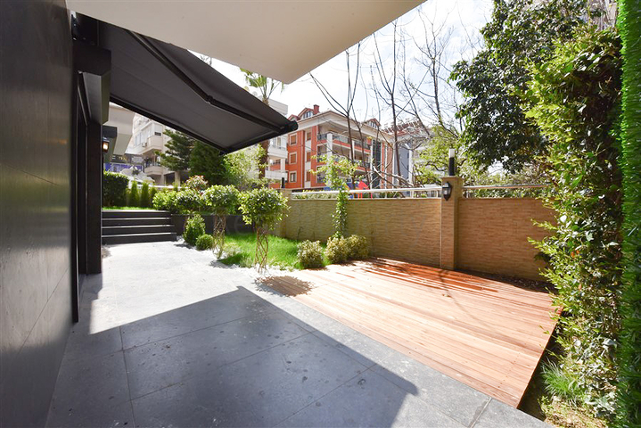 Garden duplex on Cleopatra