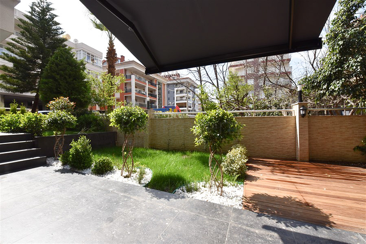 Garden duplex on Cleopatra