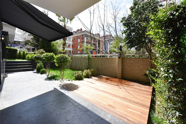 Garden duplex on Cleopatra