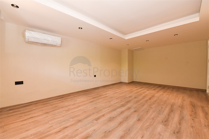 Garden duplex on Cleopatra