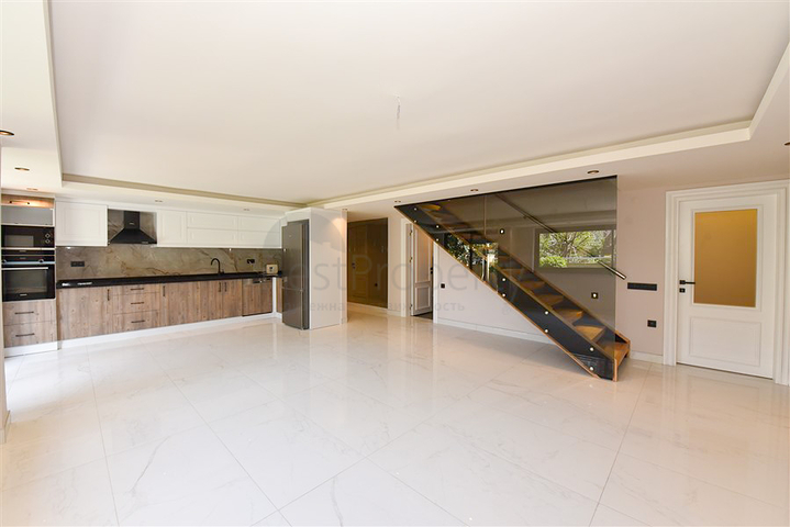 Garden duplex on Cleopatra