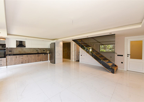 Garden duplex on Cleopatra