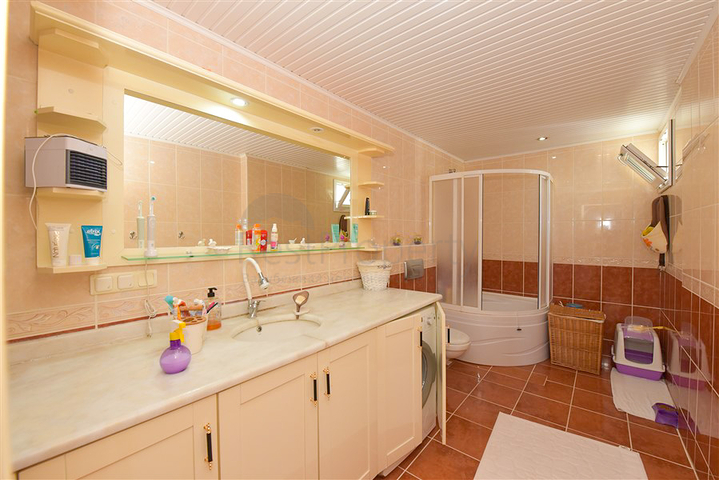 Apartment 2+1 on the first line in Mahmutlar district